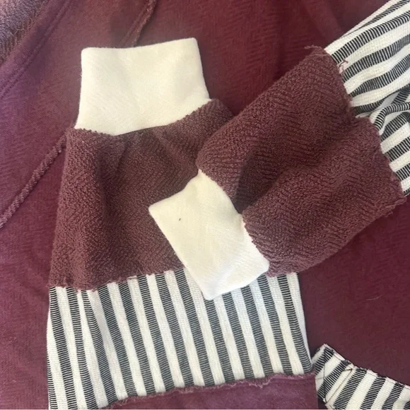 Boutique Women's S Burgundy Cream Sweatshirt Oversized Pullover Terry Cloth - Picture 7 of 9